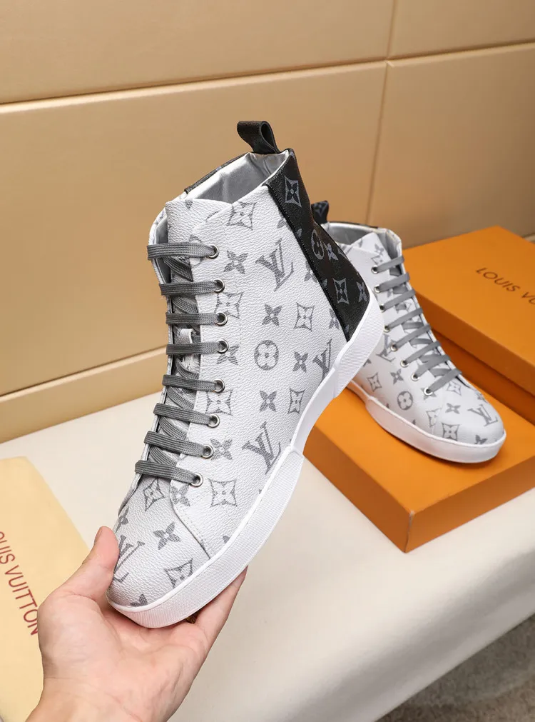 Factory price: 400💰【LV】Official website popular series 🇮🇹🇮🇹1:1 production, selected high-end imported imitation sheepskin lining sheepskin pads, matched with Louis Vuitton Monogram Ecli men's shoes 💰se canvas and pure white rubber soles, extremely simple design, perfect interpretation of the latest inspiration for shoes, classic and fashionable integration, 🔍🔍high quality, worthy of your possession. The bottom car thread will never be unglued. Sellers are welcome to sell as shown in the picture above. We can send one piece on behalf of you. Number of yards: 38-44 (45 yards can be customized)